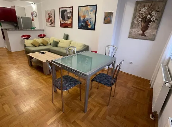 Aleja 2 * באניה לוקה